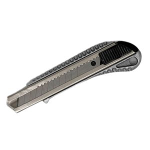 Varastoveitsi vaihdettavalla 18mm terällä